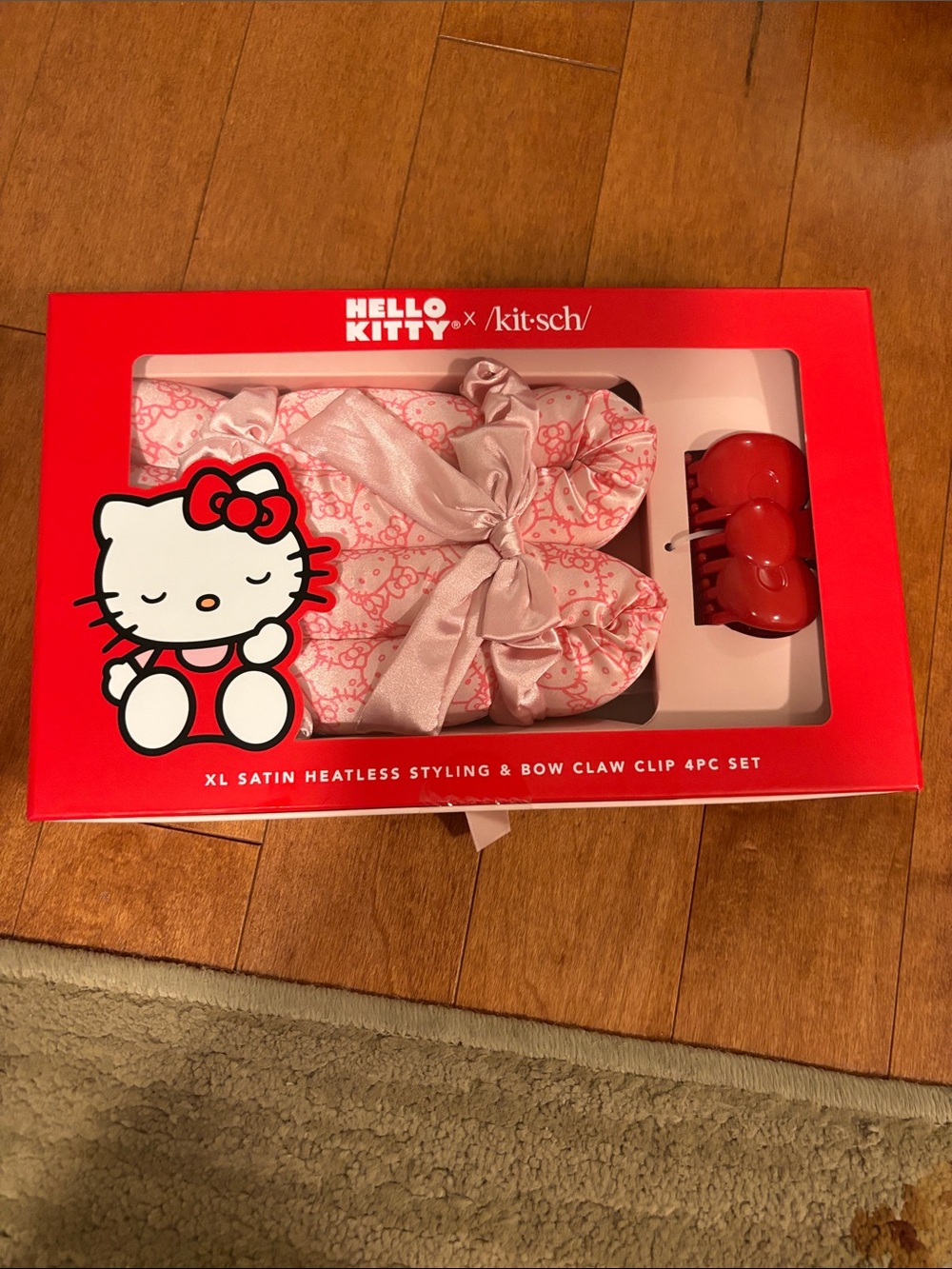 NWT Kitsch x Hello Kitty Satin Heatless Styling Set Bow Clip 4 Pc